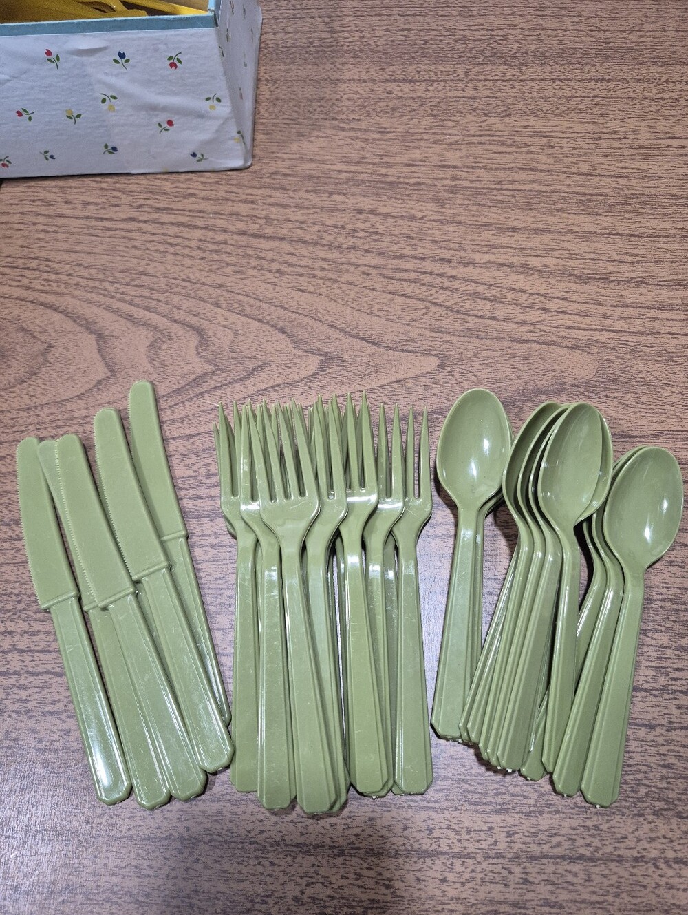 Vintage Van Brode Banquet Style Set Of Olive Green Cutlery